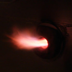 電気炉の還元焼成の火の画像